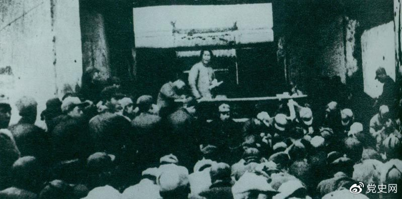 1935年12月27日，毛澤東在陜北瓦窯堡黨的活動(dòng)分子會(huì)議上作《論反對(duì)日本帝國(guó)主義的策略》報(bào)告。